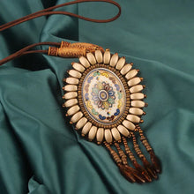 Cargar imagen en el visor de la galería, collar bohemio vintage Nepal collar étnico de cuero