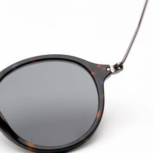 Cargar imagen en el visor de la galería, Round Fleck con lentes de vidrio real UV400 con tela de cuero