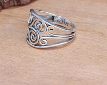 Cargar imagen en el visor de la galería, Triskelion de plata 925, anillo de triple espiral