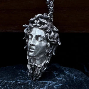 Medusa colgante plata s925 a mano 4x2 cm, 14g