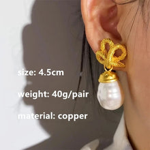 Cargar imagen en el visor de la galería, Pendientes grandes de Metal con perlas Vintage, chapada en oro
