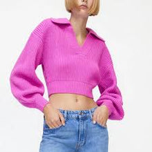 Cargar imagen en el visor de la galería, Barbie fashion. Suéter-top corto de punto cuello V