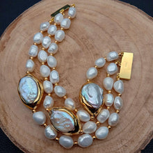 Cargar imagen en el visor de la galería, Pulsera perlas cultivadas agua dulce, 3 filas y perla Keshi. 17.5cm