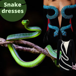 Vestido corto de terciopelo con serpiente.