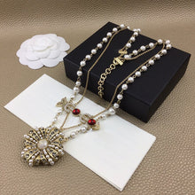 Cargar imagen en el visor de la galería, Gargantilla sofisticada cadenas perlas Vintage, cristal rojo joyería fina.