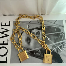 Cargar imagen en el visor de la galería, Collar cadenas pesado candado con iniciales. Brand.