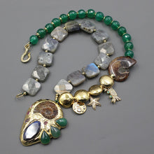Cargar imagen en el visor de la galería, Chackra collection: Collar ágatas verdes circonia cúbica fósil labradorita verde, chapado en oro