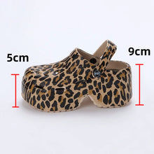 Cargar imagen en el visor de la galería, Zuecos crocs de plataforma alta leopardo 35-40.