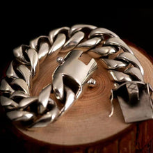 Cargar imagen en el visor de la galería, Be Brave silver bracelet.