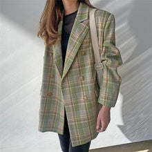 Cargar imagen en el visor de la galería, Chaqueta holgada oversize a cuadros tartan para mujer. Verde y Azul.