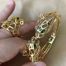 Cargar imagen en el visor de la galería, Hollow Jewelry: Brazalete y anillo cabeza pantera cobre, chapada oro alta calidad Dubai