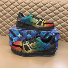 Cargar imagen en el visor de la galería, Multicolor glitter LV sneakers for men. 38-45
