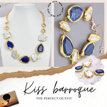 Cargar imagen en el visor de la galería, Kiss Barroque: Perlas Keshi y lapis lazuli. Collar.