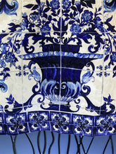 Cargar imagen en el visor de la galería, Mosaic dress: estampado de porcelana azul y blanca, sin mangas XL