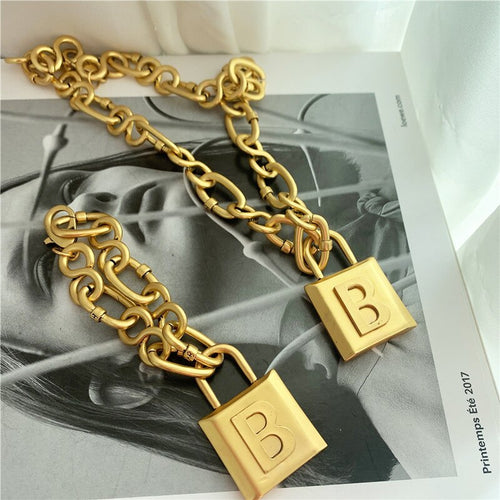 Collar cadenas pesado candado con iniciales. Brand.