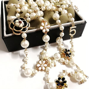 Bisuteria Doble collar largo camelia numero 5 perlas imitacion.