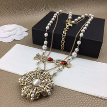 Cargar imagen en el visor de la galería, Gargantilla sofisticada cadenas perlas Vintage, cristal rojo joyería fina.