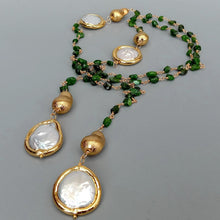 Cargar imagen en el visor de la galería, Collar de 104cm de diopsido de cromo verde con perlas barrocas. Exquisito.