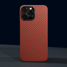 Cargar imagen en el visor de la galería, Carcasa iPhone 13 cargador inalámbrico magnético fibra carbono