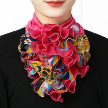Cargar imagen en el visor de la galería, Cortaviento cuello y bufanda floral de gasa