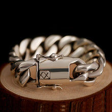 Cargar imagen en el visor de la galería, Be Brave silver bracelet.