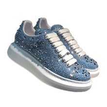 Cargar imagen en el visor de la galería, Zapatos piel oveja blancos clásicos con diamantes de imitación, McQueen glitter. 35-44