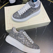 Cargar imagen en el visor de la galería, Zapatos piel oveja blancos clásicos con diamantes de imitación, McQueen glitter. 35-44