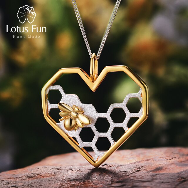 Lotus Colgante corazón panal de abeja en oro de 18K y plata de ley 925, joyería fina. 3x3cm. Sin cadena.