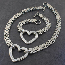 Cargar imagen en el visor de la galería, Corazón y cadena grande cristal acero inoxidable. 35-90cm
