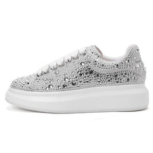 Cargar imagen en el visor de la galería, Zapatos piel oveja blancos clásicos con diamantes de imitación, McQueen glitter. 35-44