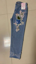 Cargar imagen en el visor de la galería, Pantalones vaqueros y blusa flores bordado 3D 2 piezas. 3XL