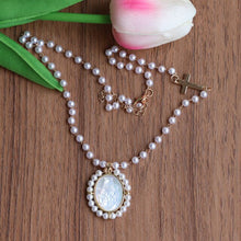 Cargar imagen en el visor de la galería, Collar perlas naturales de agua dulce con Cruz, y medalla concha religiosa